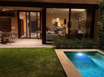 Casa · 302m² · 4 Recámaras · 3 Estacionamientos · Venta Casa en Col. Seattle