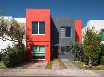 Casa · 191m² · 3 Recámaras · 2 Estacionamientos · Hermosa Casa en Bosques Tres Marías, Morelia, Michoacán