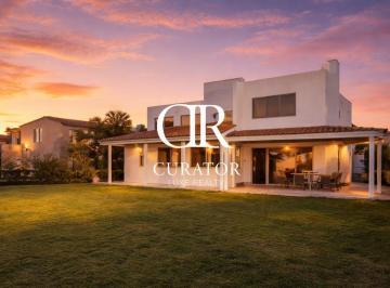 Casa · 1254m² · 3 Recámaras · 6 Estacionamientos · Casa en Venta en El Campanario, Querétaro
