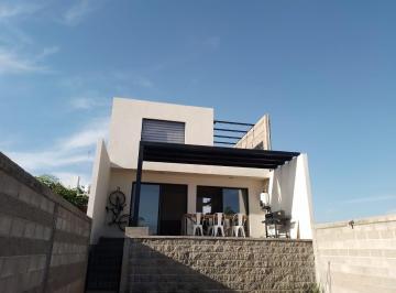 Casa · 150m² · 3 Recámaras · 3 Estacionamientos · Casa - Fraccionamiento Lomas de Comanjilla