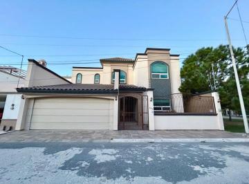 Casa de 3 habitaciones, Saltillo · Amplia Residencia en Venta Al Norte de Saltillo