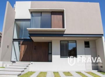 Casa de 4 habitaciones, Zapopan · Casa en Venta en Colinas Virreyes