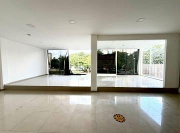 Local comercial · 180m² · Rento Amplió Local - Oficina en Av Bonampak Frente Puerto Cancún de 180 m² 1er Nivel