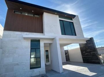 Casa de 3 habitaciones, Saltillo · Estrena Preciosa Residencia Al Norte de Saltillo con 4 Recámaras Una en Planta Baja