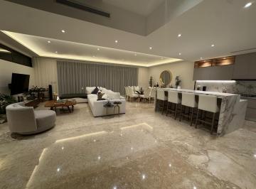 Casa · 486m² · 3 Recámaras · 3 Estacionamientos · Casa Lujoso en Venta en Zona Hotelera