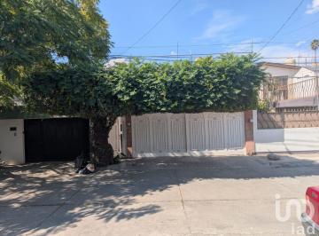 Casa · 240m² · 3 Recámaras · 3 Estacionamientos · Casa en Venta en Jardines de Celaya 3 Hab, 3 Autos. con Despacho y Bodega