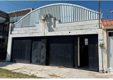 Bodega comercial · 240m² · 4 Estacionamientos · Bodega en Venta en Jardines de Celaya | 240 m² | Paseo del Bajío 407