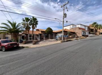 Casa · 335m² · 5 Recámaras · 6 Estacionamientos · Casa en Venta en Campanario II