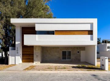 Casa en condominio · 354m² · 4 Recámaras · 3 Estacionamientos · Casa Priscila en Carmel (Poniente)