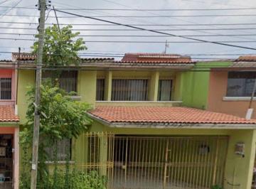 Casa de 4 habitaciones, Villahermosa · Hermosa Casa en Fracc. Carrizal de 113 m² en Venta!