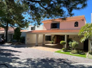 Casa · 646m² · 3 Recámaras · 5 Estacionamientos · Casa en Lomas Cuarta Sección
