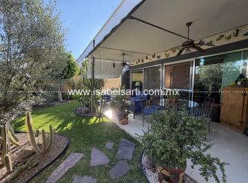 Casa · 416m² · 3 Recámaras · 3 Estacionamientos · Casa en Venta en Jurica