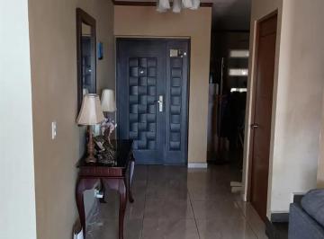 1 · Casa en Venta en Las Cumbres, Monterrey: Amplia y en Excelente Ubicación