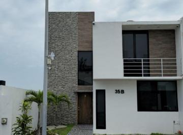 Casa de 3 habitaciones, Alvarado · Casa en Venta en Fraccionamiento Las Lomas Residencial con Habitación en P. B.