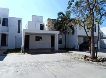 Casa de 3 habitaciones, Conkal · Casa en Renta con Piscina, en Privada Botanico Residencial, Yucatan.