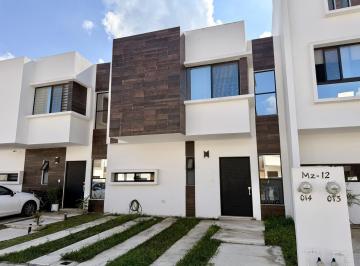 Casa · 142m² · 3 Recámaras · 2 Estacionamientos · Casa en Renta y Venta en El Residencial Altaria de Playa del Carmen