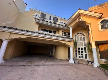 Casa de 4 habitaciones, Zapopan · Casa en Renta en Arcos de Guadalupe - Cerrada del Matador 811
