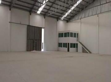Bodega comercial · 1000m² · 4 Estacionamientos · Bodega en Renta Zona Vw