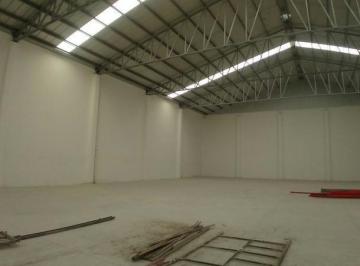 Bodega comercial · 900m² · 4 Estacionamientos · Bodega en Renta Chachapa