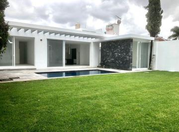 Casa · 415m² · 4 Recámaras · 2 Estacionamientos · Casa - Cuernavaca