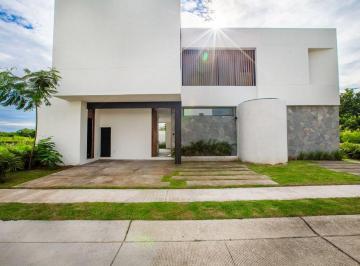 Casa en condominio de 4 habitaciones, Bahía de Banderas · Residencia Moderna a Estrenar con Alberca