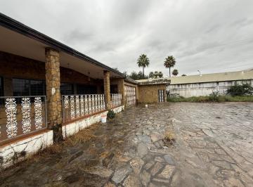 Casa · 1500m² · 4 Recámaras · 5 Estacionamientos · Casa en San Roque