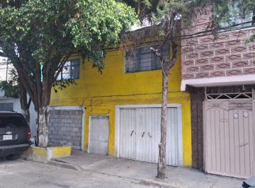 Casa de 7 habitaciones, Nezahualcóyotl · Casa de 214 m² con 7 Recámaras en Venta en Nezahualcoyotl Las Palmas