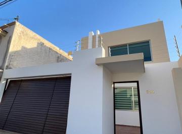 Casa · 191m² · 3 Recámaras · 2 Estacionamientos · Casa en Venta en Col. Chapultepec