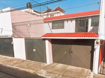 Casa de 4 habitaciones, Coyoacán · Casa en Venta en Campestre Churubusco, Coyoacán