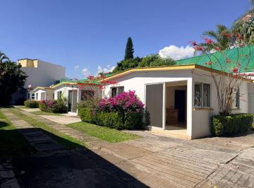 Casa de 1 habitación, Cuernavaca · Terreno con 6 Propiedades en Venta