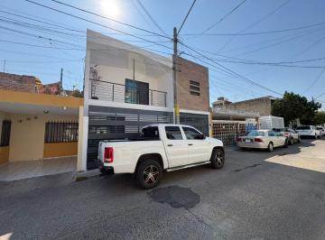 Casa de 4 habitaciones, Guadalajara · Casa en Venta a Solo 5 Min de Av Dr. Roberto Michel en La Col. Jardines del Rosario en Guadalajara.