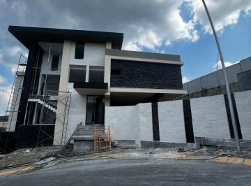 Casa · 1159m² · 5 Recámaras · 4 Estacionamientos · Casa en Preventa en Sierra Alta 10 Mo. Sector