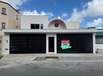 Casa de 4 habitaciones, Cancún · Hermosa Casa Sm 11, 4 Rec. Alberca, Cochera Techada 4 Autos, Casa U Oficina, 100% Remodelada