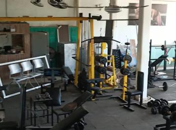 Local comercial · 150m² · 2 Estacionamientos · Local en Renta – Av Chaacmol, Cancún