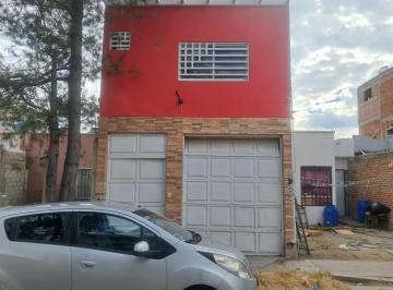 Casa · 3 Recámaras · 1 Estacionamiento · Casa - La Fragua