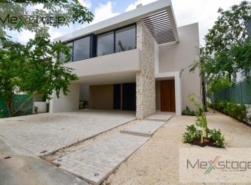 Casa en condominio · 413m² · 3 Recámaras · 5 Estacionamientos · Casa en Venta con Acabados de Lujo en Zona Country Club