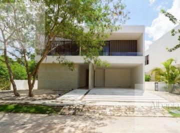Casa en condominio · 531m² · 4 Recámaras · 4 Estacionamientos · Casa en Venta con Acabados de Lujo en Zona Country Club