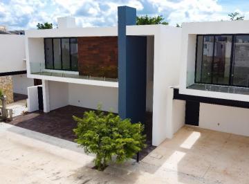 Casa en condominio · 324m² · 4 Recámaras · 3 Estacionamientos · Casa en Venta con Alberca en Privada con Amenidades en Cholul
