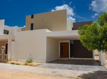 Casa en condominio · 229m² · 3 Recámaras · 2 Estacionamientos · Casa en Venta de 3 Recámaras en Privada en Cholul