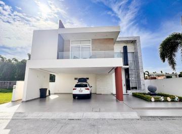 Casa en condominio de 4 habitaciones, Boca del Río · Lujosa Residencia en Boca del Río, Veracruz.