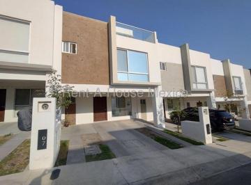 Casa de 3 habitaciones, El Marqués · Casa en Renta con Estudio y Roof en Zaru Querétaro