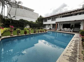 Casa · 500m² · 4 Recámaras · 4 Estacionamientos · Casa en Jardines de Cuernavaca