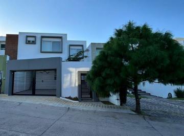 Casa de 3 habitaciones, León · Casa en Venta en Lomas de Gran Jardin con 3 Recamaras