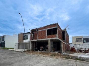 Casa · 242m² · 3 Recámaras · 2 Estacionamientos · Casa en Preventa en Lomas del Dorado