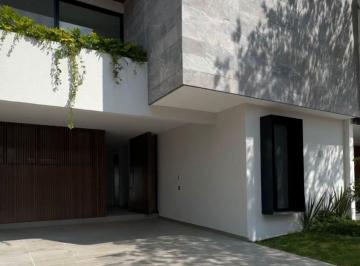 Casa de 4 habitaciones, León · Casa en Venta en La Campiña del Bosque con 4 Recamaras, 5 Baños