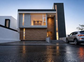 Casa · 250m² · 3 Recámaras · 3 Estacionamientos · Casa en Venta en Lomas de Juriquilla, Diseño de Autor, Sótano, Sala de Cine