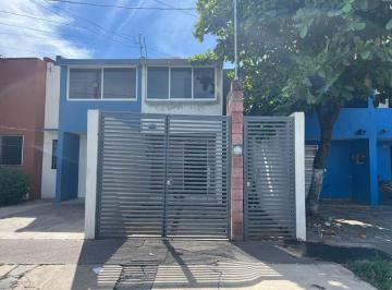 Casa de 3 habitaciones, Colima · Casa de Oportunidad a Espaldas de Walmart Camino Real Excelente Ubicación Para Invertir Colima Col.