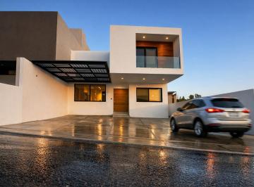 Casa · 250m² · 4 Recámaras · 3 Estacionamientos · Casa en Venta en Lomas de Juriquilla, 4 Recámaras, Una en Pb, 4 Baños, de Autor