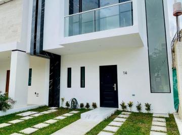 Casa · 170m² · 3 Recámaras · 2 Estacionamientos · Venta de Casa en Residencial Arbolada Cancun, Av Huayacan.