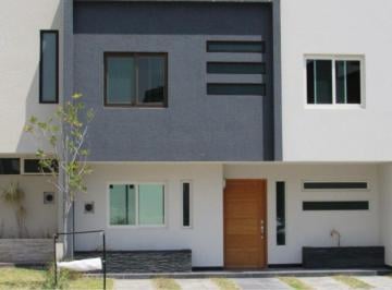 Casa de 3 habitaciones, Zapopan · Casa en Venta en Valle Imperial